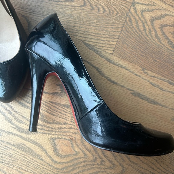 christian louboutin black heels RED BOTTOMS 
worn 
size 37 
any offers - Picture 2 of 6
